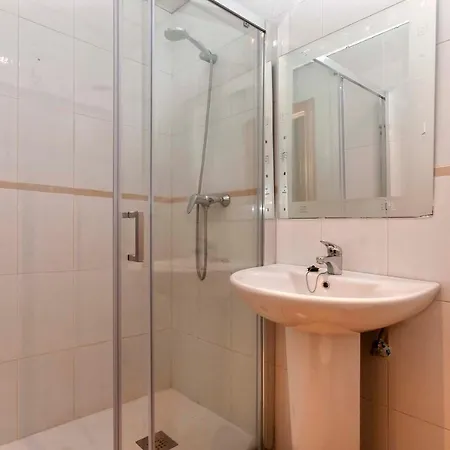 Inside Center Daire